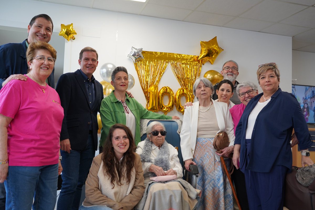 🎂Tenim una nova veïna centenària a #Xàtiva!

🥳Moltes felicitats Rosa pel teu aniversari i per molt de temps més desprenent eixa vitalitat que mostres.