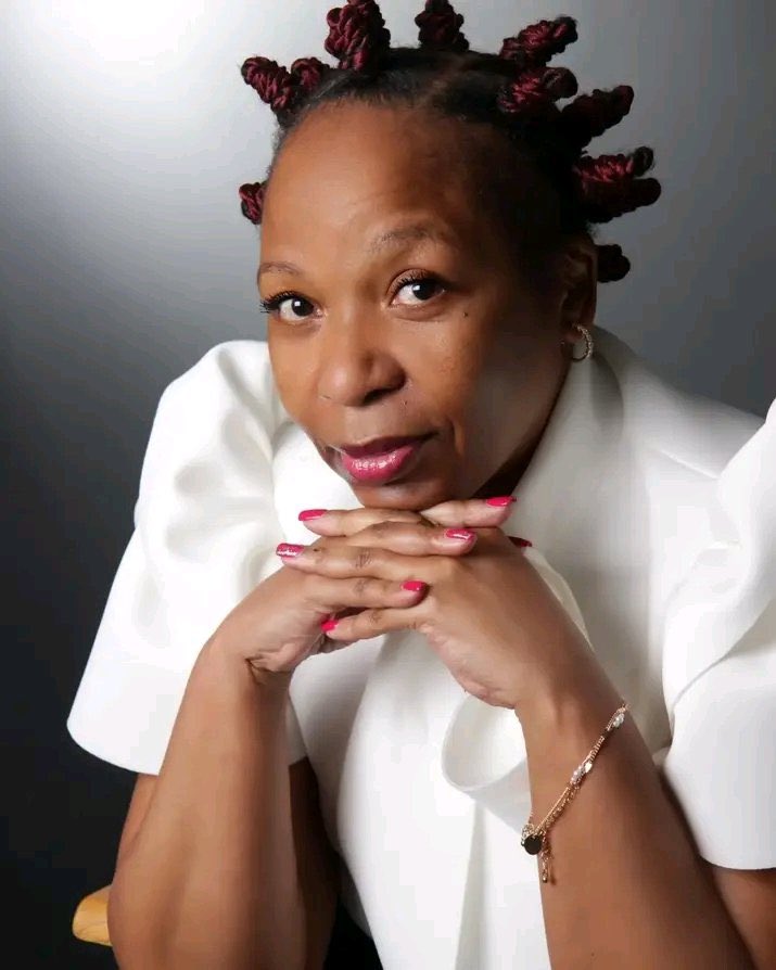 6uhle's tweet photo. If there’s one woman the South African entertainment industry &amp; Minister Zizi Kodwa failed, its Vatiswa Ndara.

One of the most talented actresses this country has ever had, yet the last acting gig she had was back in 2019. 

Sloppy Ferguson will PAY for her sins. https://t.co/o6cDImyGPf