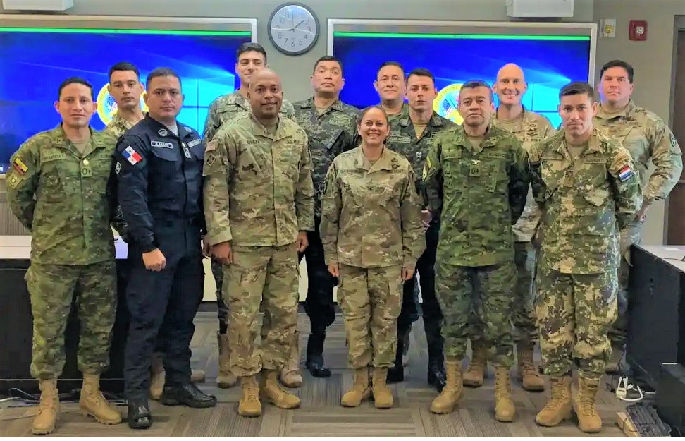 Congratulations to Maj. Ricardo Rivera for successfully enriching the Joint Logistics and Security Assistance Course with guest speakers like Col. Josielyn Carrasquillo, commander of the Defense Logistics Agency (DLA) las America Region. Link dialogo-americas.com/articles/chall… @DoDWHINSEC