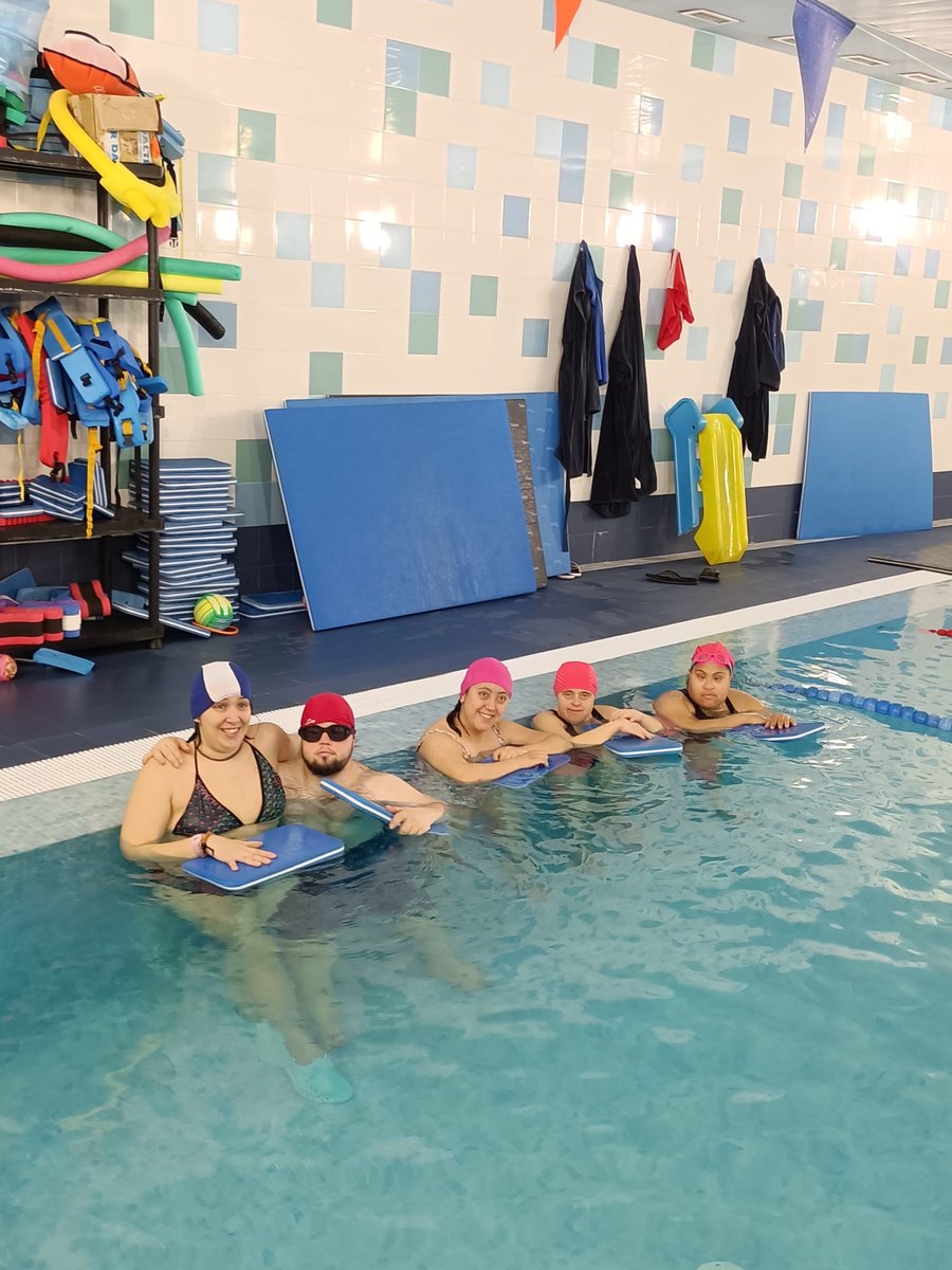 Piscina
Gracias a este medio acuático hemos conseguido afrontar uno de nuestros miedos y descubrir los beneficios del agua para nuestra salud. 
@AquasportSur #Salud