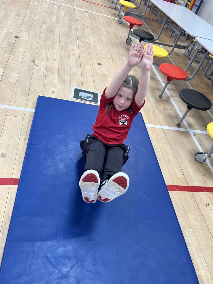 Primary 2a trying out some new balances in gymnastics. 🤸‍♀️🤸🤸‍♂️
