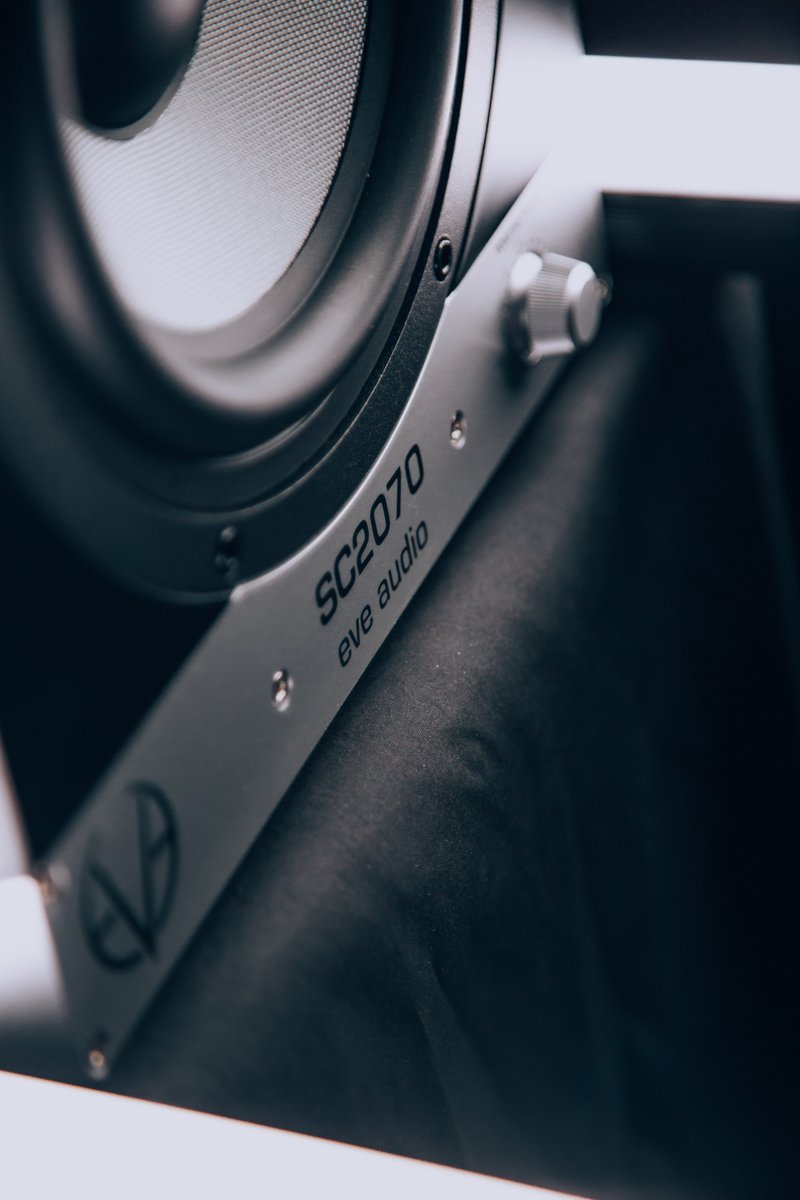 EveAudio's tweet photo. Stunning pics of our SC2070 by @drchanlee π₯ Check out his new SC2070 review!
#eveaudio #studiomonitors #SC2070 #mixing #mastering #studiogear #music #studio https://t.co/CiWbUr9bB6
