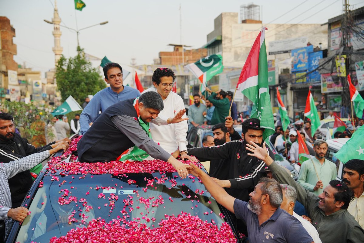 ShoaibSiddiqui_'s tweet photo. عوام کا انتخاب ۔۔۔جیتے گا عقاب 🦅
پی پی 149 کی انتخابی ریلی یوسی  172 والوں کا شاندار استقبال قابلِ ستائش ہے انشاءاللہ آپ سب کا ساتھ ہی 21 اپریل کو فتح دلوائے گا۔  
#ShoaibSiddiquiPP149 #Voteforeagle #ShoaibSiddiquiPP149Rally https://t.co/tdzNMi2Yc6