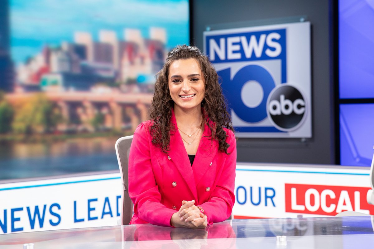 Jordan Due, a graduate student at @UAlbanyDAES, can now be seen on Saturday nights on @WTEN, sharing her passion for all things weather. We recently caught up w/ Due to discuss her education at #UAlbany & new career as a broadcast meteorologist: albany.edu/news-center/ne…