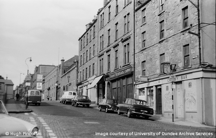 #FlashbackFriday Great #photograph taken in Hawkhill at its junction with Small's Wynd/Park Place in 1967 by Hugh Pincott #Archives #Dundee #DundeeUniCulture