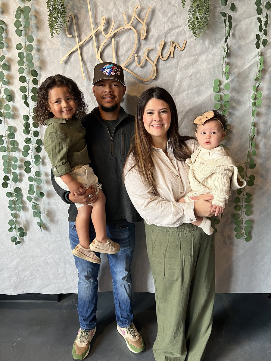 MayceDurrett's tweet photo. Just a little family proud of where they come from 🫶🏼 https://t.co/WQBW6upSkS