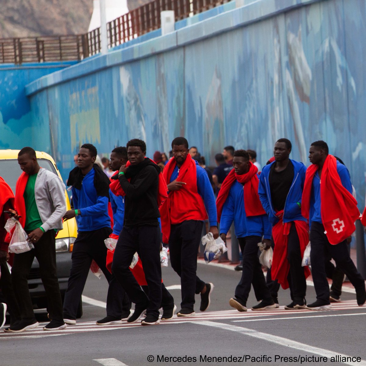 📷 Migrants continued to arrive on Spain's Canary islands over the past few days via the so-called Atlantic route from western Africa. With ~14,000 arrivals since the beginning of the year, it's currently the 2nd-most active migration route after the Eastern Med. #Canarias