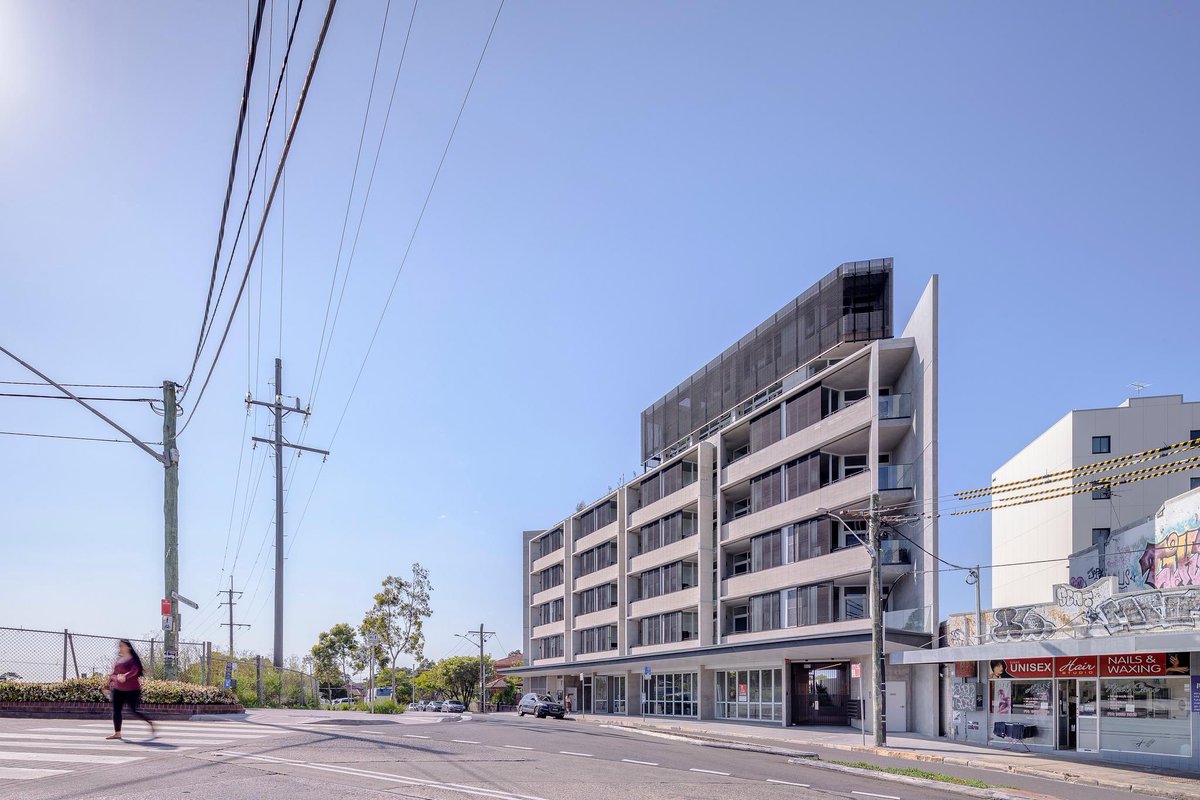 How to make mini #architectureofhousing;
Plan, elevation & photo of #studioapartments opposite Dulwich Hill Station.
How to use even the most pointy of sites, & provide dignified if minimal housing, high in amenity & passive environmental performance