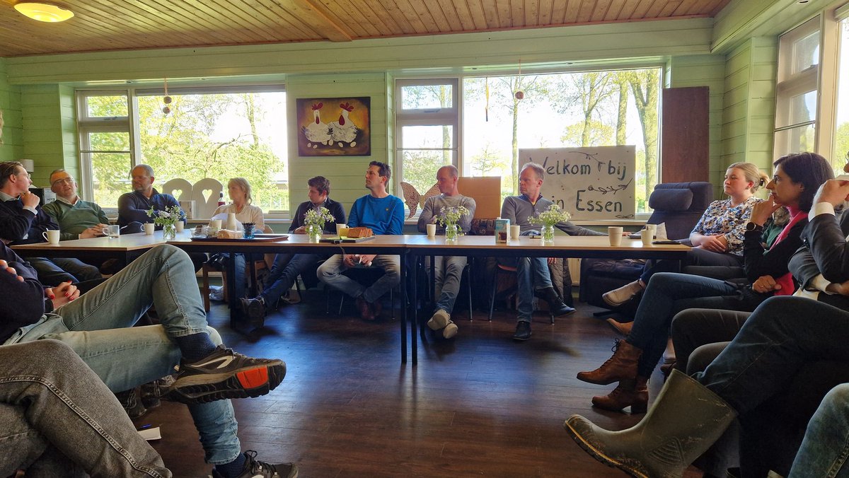 In de #regioFoodValley is een aantal agrariërs in gesprek met <a href="/anjahaga/">Anja Haga</a> en <a href="/ministerlnv/">MinisterN_S</a> (<a href="/christenunie/">ChristenUnie</a>). Rode draad: bied de boeren een reëel perspectief. <a href="/freek_rebel/">Freek Rebel</a> (<a href="/CUGelderland/">ChristenUnie Gelderland</a>) leidt het gesprek.