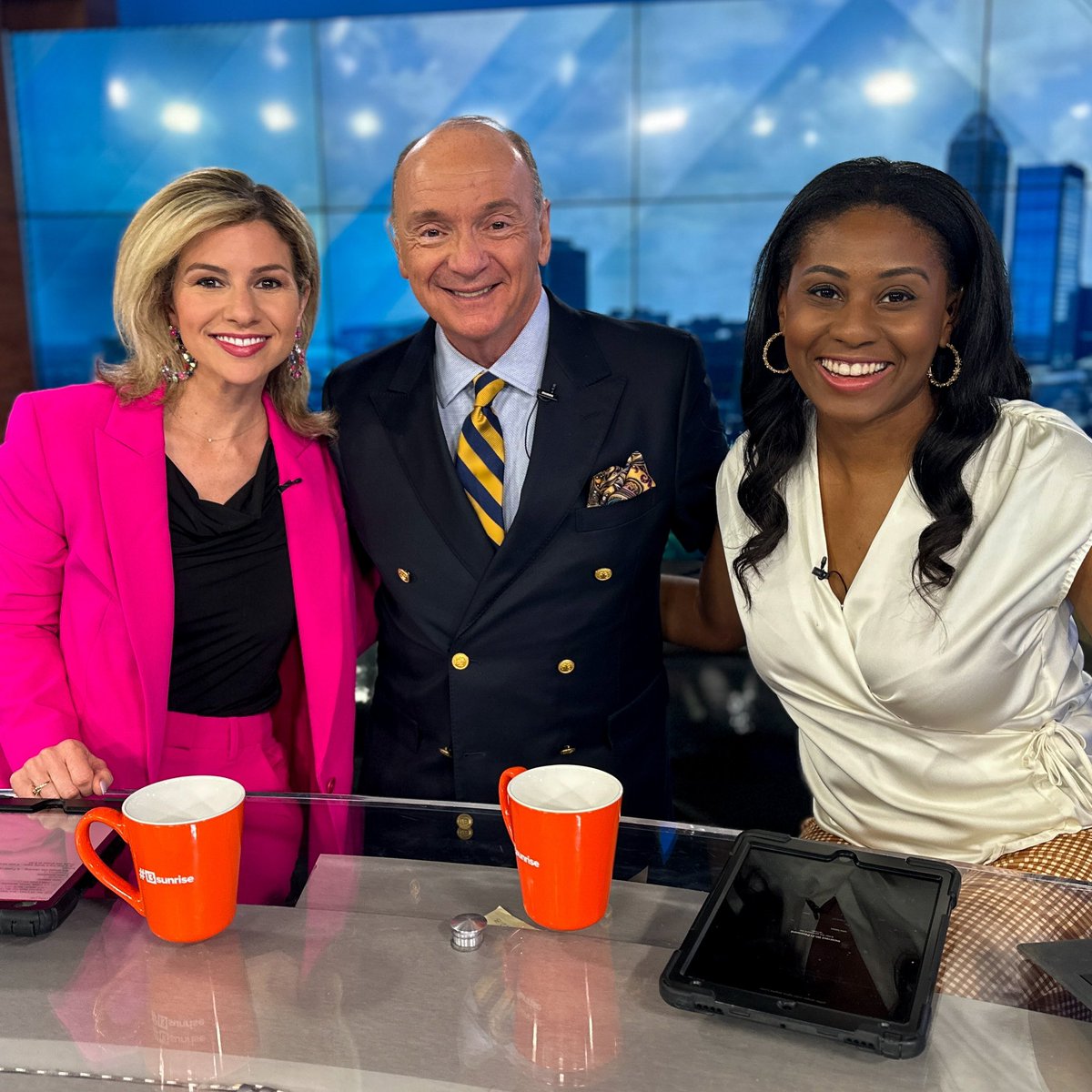 Happy Friday! 
I had fun filling in for @JuliaMoffitt13 this week. 
Enjoy your weekend! 🧡🩷

@ChuckWTHR @JaleaBrooks #13Sunrise