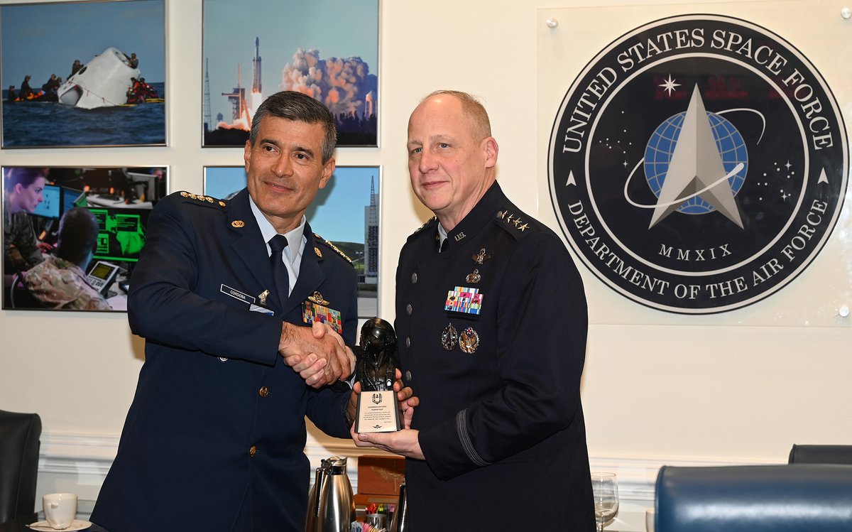 .@SpaceForceCSO Gen. Chance Saltzman & VCSO Gen. Michael Guetlein hosted office calls with Colombian 🇨🇴 & Norwegian 🇳🇴 defense leaders in the Pentagon to discuss the partnership & space-based capabilities each country brings to the combined force. #PartnerToWin