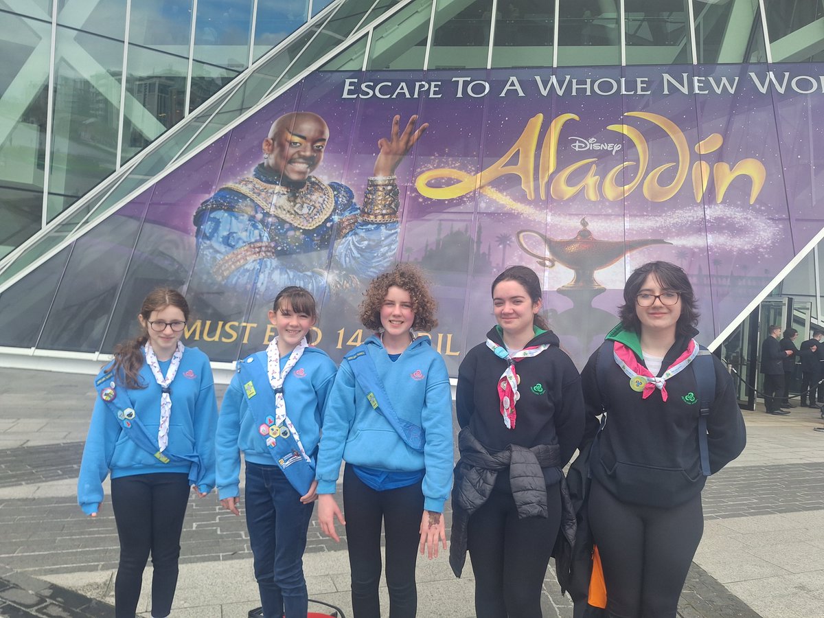 Dundalk Guides and Boyne Valley Young Leaders enjoyed a magical day out at Bord Gáis to see Aladdin, wrapping up their Art Appreciation Badge adventure! 🎨🎭 #GivingGirlsConfidence #GirlGuides #GirlGuidesIreland #IrishGirlGuides