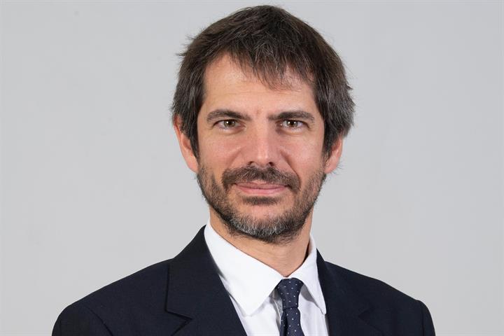 basculpol's tweet image. Lo que ocurre con @sumar estos días se explica fácil: quiénes financiaron el proyecto, ya están cobrando. 
Eso explica los premios taurinos de @ernesturtasun, el apoyo a la sanidad privada de @Monica_Garcia_G o los saraos de Pedro J. a los que acude @Yolanda_Diaz_.
Son una estafa