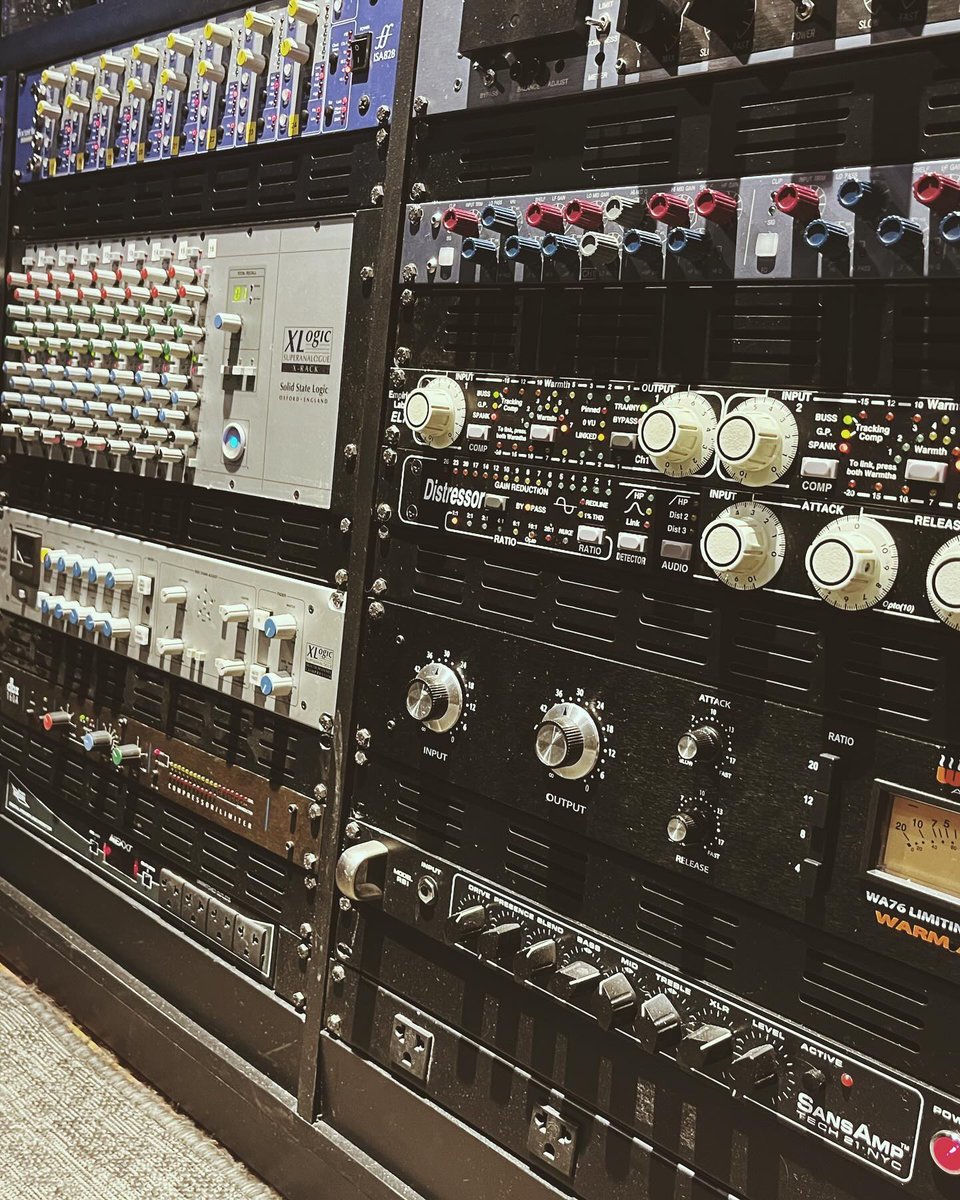 How long does it normally take you to mix a song? 📷 Kevin Sasso (@kevinsassoaudio)