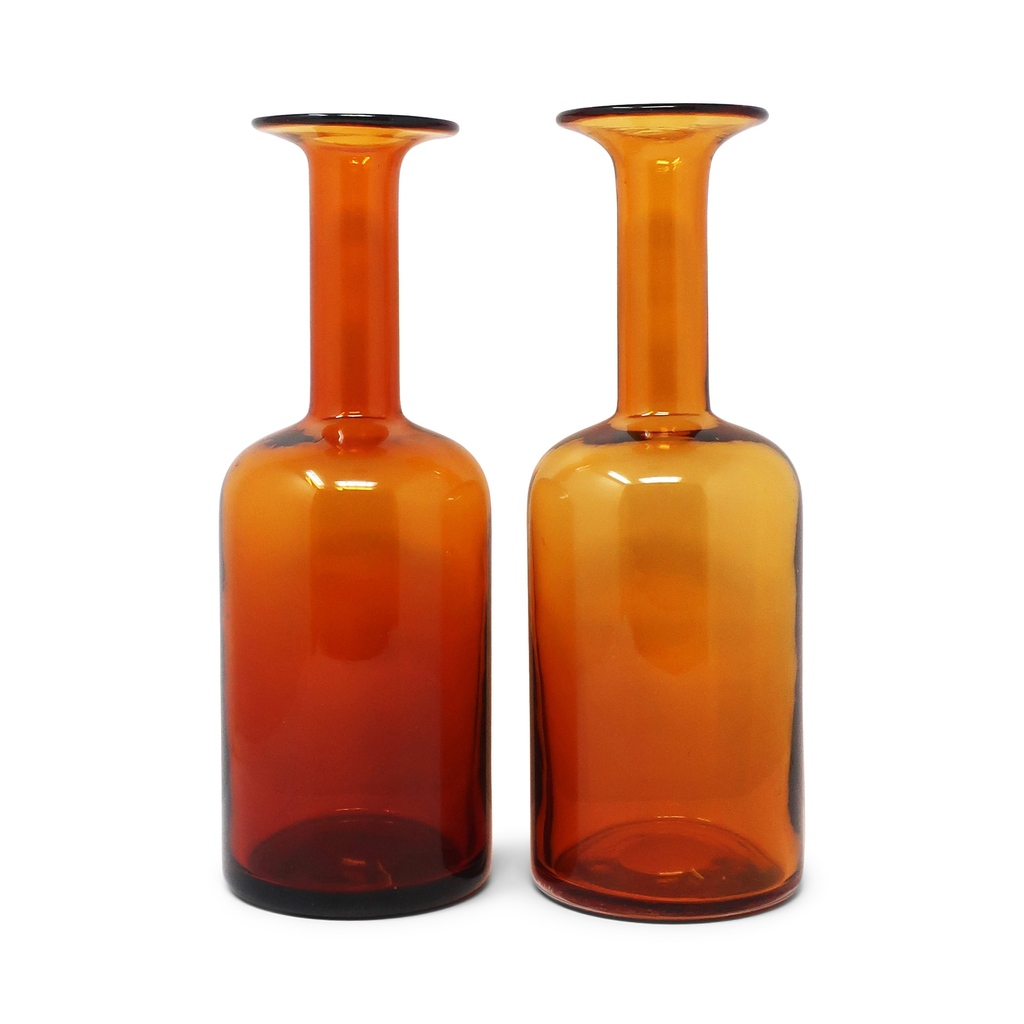 A beautiful pair of amber Gulvvase vases, designed in 1962 by Otto Brauer for Holmegaard, are up on the site. #artglass #designlovers #interiordesign #danishmodern #scandinavianmodern #midcenturymodern #midcentury #interior #interiorstyle #vintage #decor⁠ #finnishglass