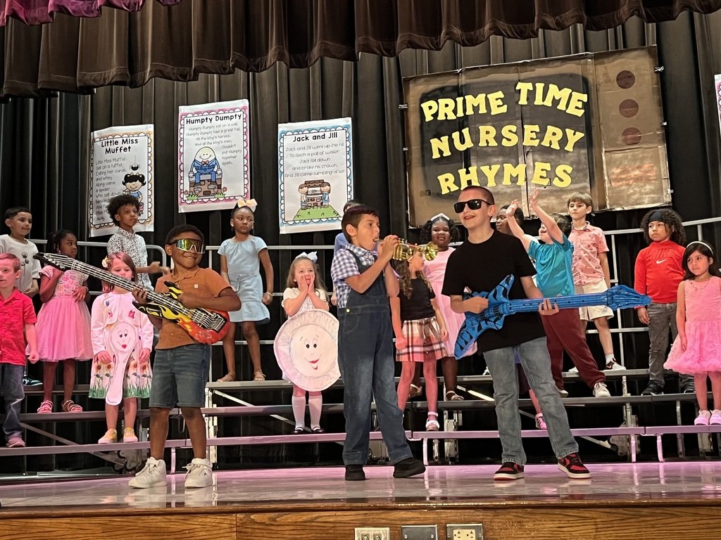HumbleISD_MBE's tweet photo. "Primetime Nursery Rhymes" 1st graders rocked out to their own renditions of the classic nursery rhymes from long ago. @HumbleISD @HumbleISD_MBE #HumbleISDFamily #mbeisfamily https://t.co/aL6LuAl1yu