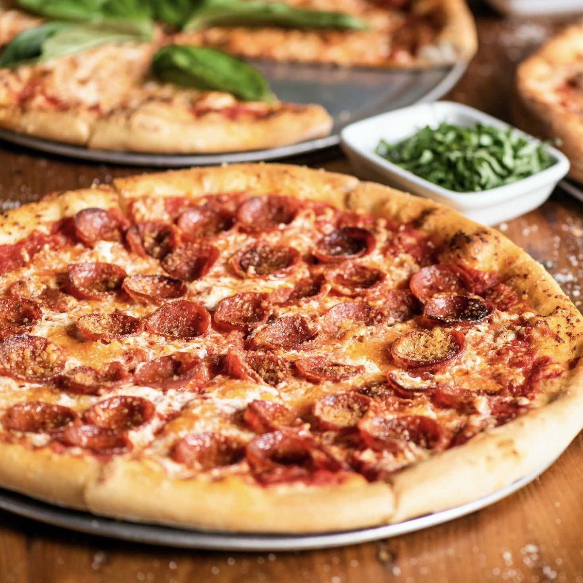 Get a pizza the action this weekend with our pepperoni perfection! Tag your pizza partner below and let’s get this dough show on the road! 🍕😋 

#quartinotexas #quartinoatgrandscape #italianrestaurant #dallasfoodies #pepperonipassion #pizzaperfection #cheesygoodness