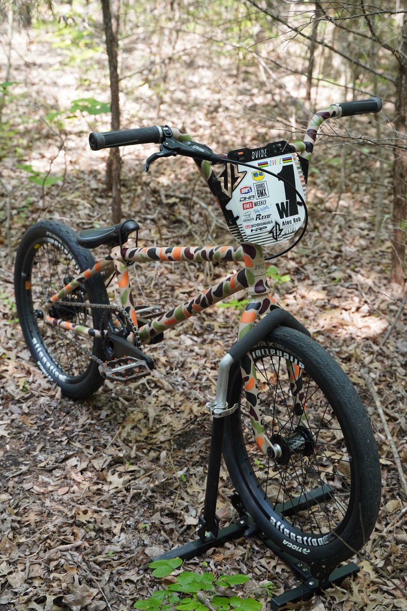 Alec Bob wanted to customize his Dvide 53 Frame and Forks this year with a Camo look. Stoked on how it came out.