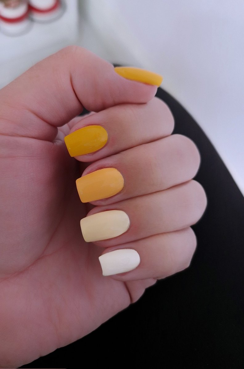 Sunshine on my Nails! 🌞
#newnails #yellow #summernails