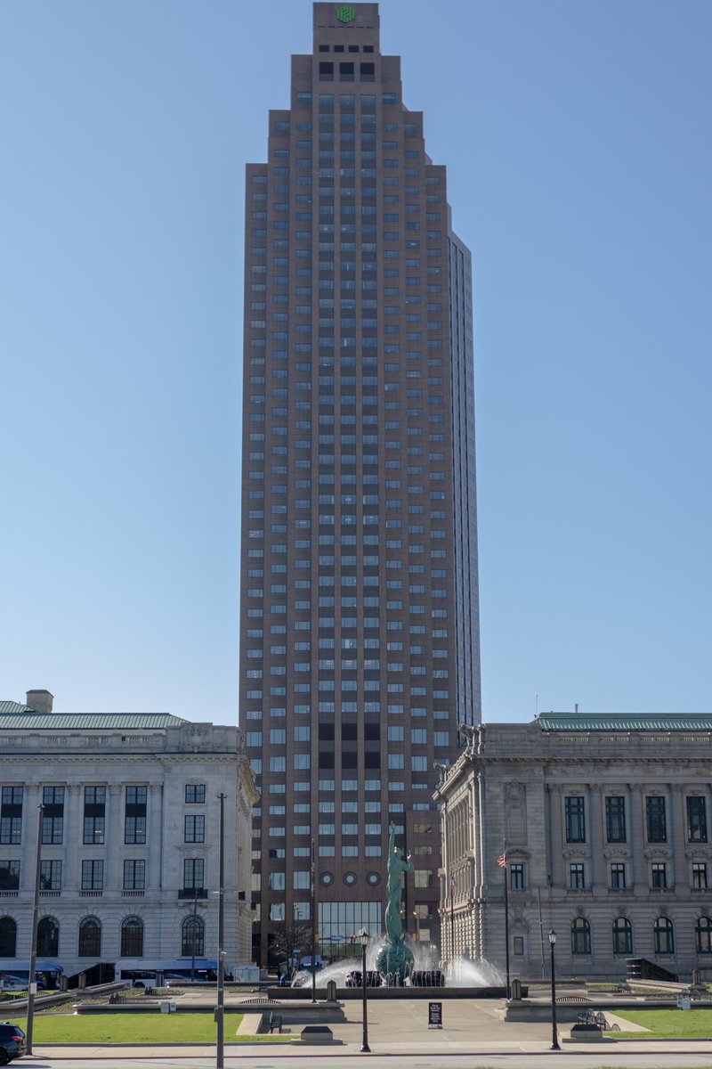 Huntington Tower #photography #clevelandphotographer #ohiophotographer #streetphotography #cityscape