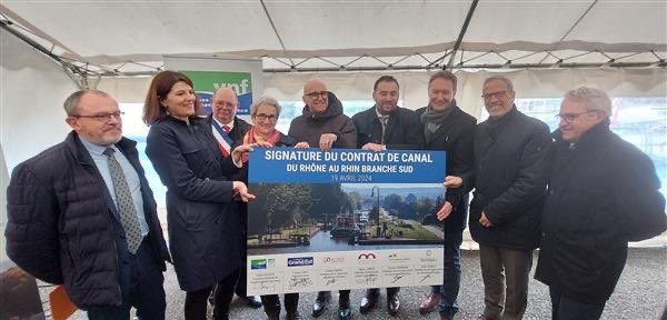 Signature du contrat de #canal du Rhône au Rhin branche sud ! Un pas décisif pour redynamiser le secteur et encourager un développement touristique & économique partagé, unissant les voies navigables & la richesse des #territoires