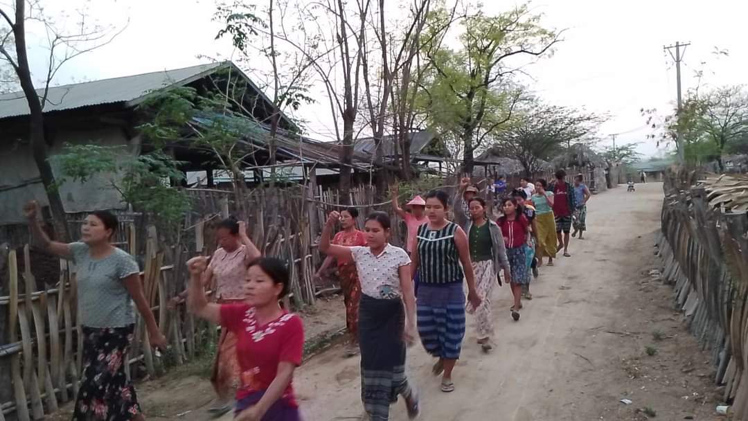 Today in Sagaing Region, the villages of Northern Yinmarbin took a powerful stand against the military dictatorship, staging a protest and proudly displaying the All Burma Federation of Student Unions flag during the demonstration.
#2024Apr19Coup
#WhatsHappeningInMyanmar