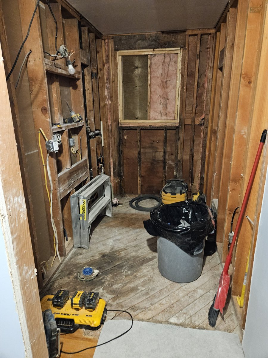 Meanwhile back at home.... the kids & cats are supervising the start of the #bathroom #Renovation Excited for the new one! Contractors started yesterday just before we left for Moose Jaw