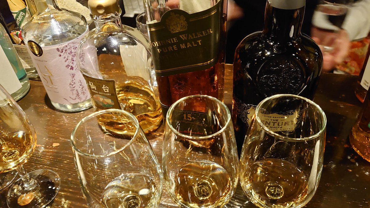 macaud's tweet photo. 銀座酒。3杯2200円。安くてごめんなさい。#ツイッター晩酌部 #BarCalmare (バー カルマーレ) #twlc https://t.co/as5QVl8v0D