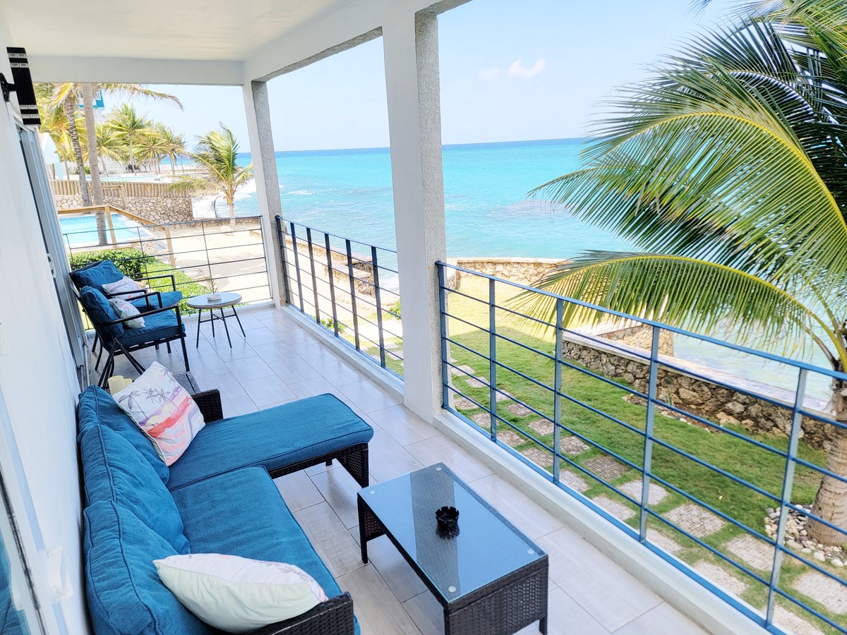 TGIF... Welcome to #TheWaves #TowerIsle where you will find this amazing 2 bedroom 1 bathroom 1100 sqft ocean-front investment apartment for sale

Let's talk #JamaicanRealEstate 🇯🇲🏡
Call for more details today: 876 203-9166

MLS76612 - Powered by @kellerwilliamsj