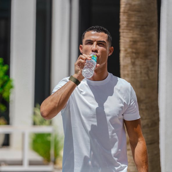 ibi_12345's tweet photo. Hey, don't forget to hydrate!💧 https://t.co/16SV7tjbrh