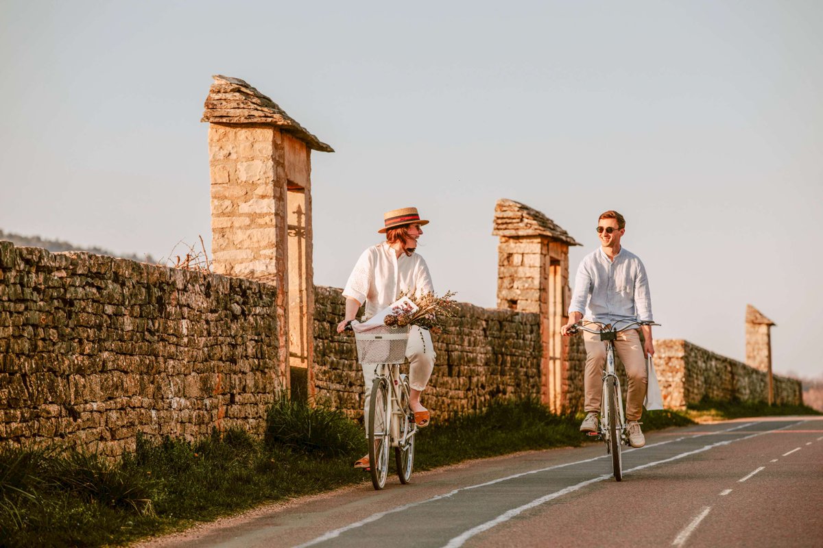 This spring, escape to Burgundy! Cycle along the Route des Grands Crus and admire the finest appellations. On your way, come and meet us at Château de Pommard for an unforgettable tasting opposite the revived Clos Marey-Monge. 

Book your tasting: ow.ly/GRUB50RgWz5