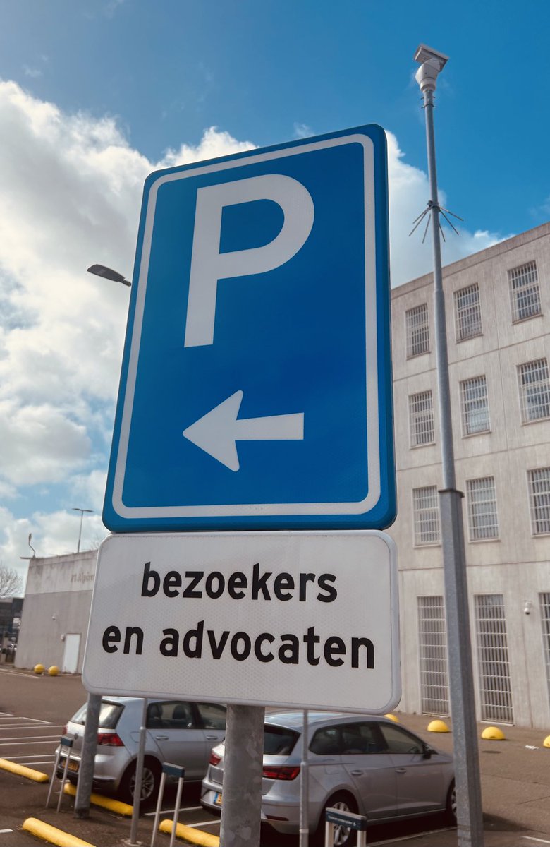 mrvisscher's tweet photo. Lawyerlife. Poosje niet bij de PI Alphen aan de Rijn geweest, maar dít is wel een prima verandering. 🙌 #advocaat #bajes https://t.co/isDqq7Iss5