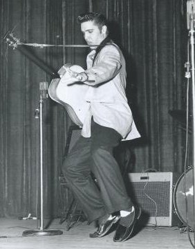 April 19, 1956;
Elvis performed at the Municipal Auditorium , Oklahoma City at 7.30 and 9.30 p.m.
#ElvisPresley #ElvisHistory
