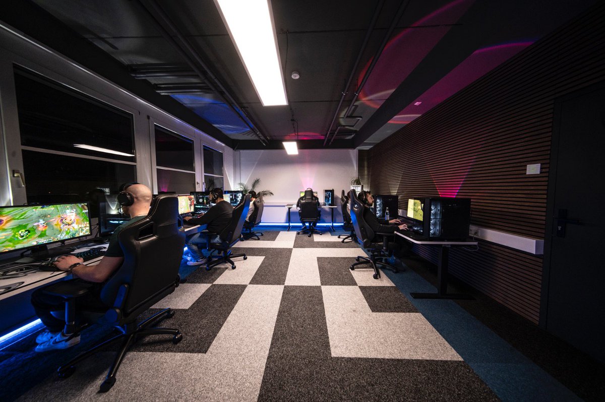 Check out our new gaming room for a new experience 🕹️ Book your bootcamp now! 1337.camp/de