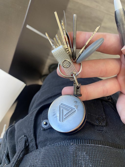 hey guys i got this new job!! it's kinda weird though. everything's in german and they keep talking about<a href="/tag/mvsales"class="tags"><span>#mvsales</span></a>