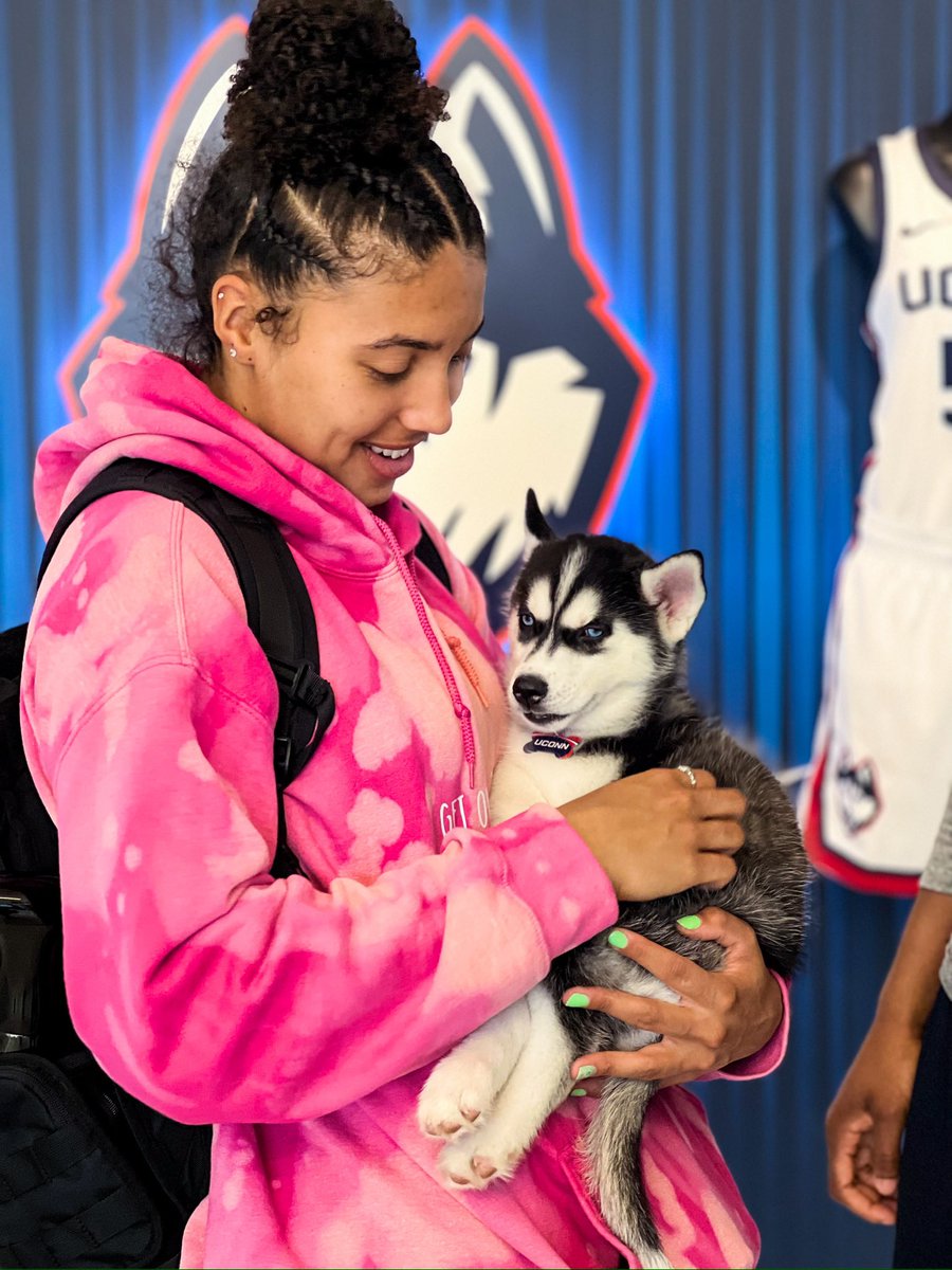 UConnWBB tweet picture