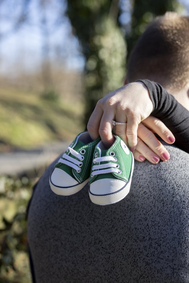 The moment when little feet will now be wearing these little shoes 😍
#gretchenelainephotography
@kennedy_peyton @rummy99

#maternitysession #maternityphotographer #familyphotographer #familymilestones #newbornphotographer #portraitphotographer #lancasterphotographer