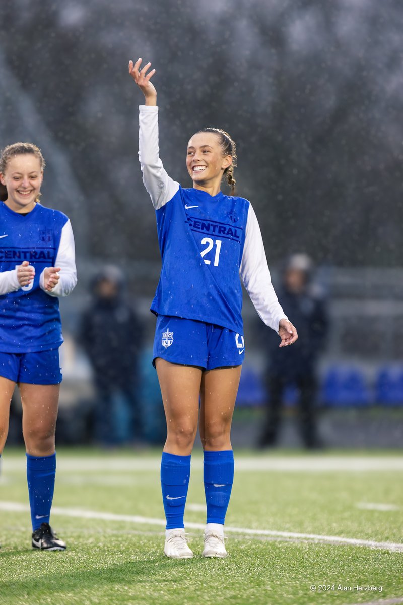 AlanHerzberg's tweet photo. Rain, wind, and temperature will never keep me from shooting a @BCgirlssoccer match (and believe me, yesterday that was tested). Always a joy. https://t.co/YYDwivhqoE
