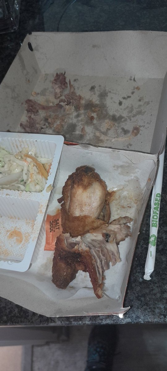 KaylashR's tweet photo. @ChickenLickenSA Hi there
So I bought a Lunch meal Max at The Banbury crossing branch 
Halfway through my meal I found a fried green fly with my meal 😱🤢🤮🤮🤮 #chicken #FoodFriday #Mzansi https://t.co/JRhyqY9IDz
