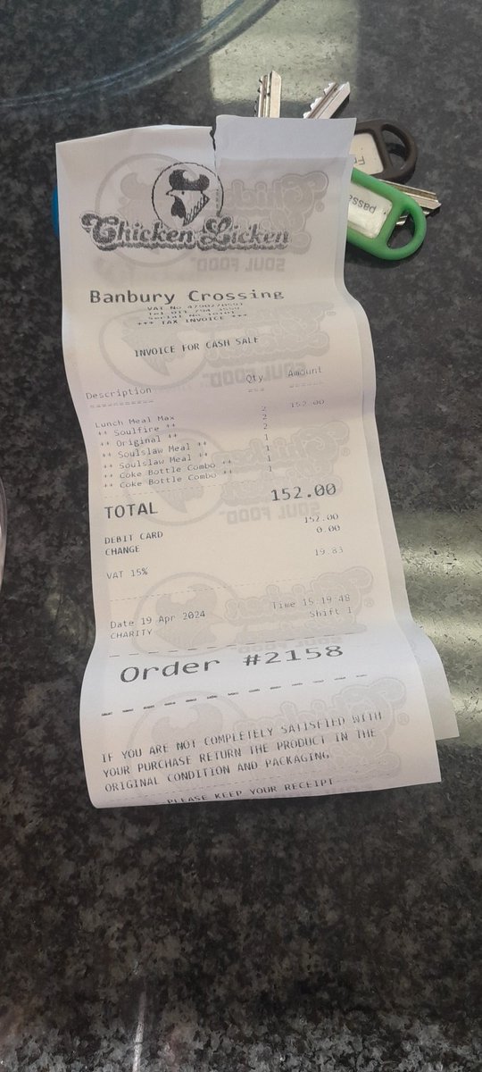 KaylashR's tweet photo. @ChickenLickenSA Hi there
So I bought a Lunch meal Max at The Banbury crossing branch 
Halfway through my meal I found a fried green fly with my meal 😱🤢🤮🤮🤮 #chicken #FoodFriday #Mzansi https://t.co/JRhyqY9IDz