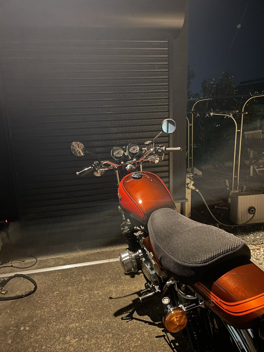 #バイクの全方位が好きな同志は写真貼る
KAWASAKI  750RS

火の玉Z2はどこから見てもセクシーなんだよねぇ😍