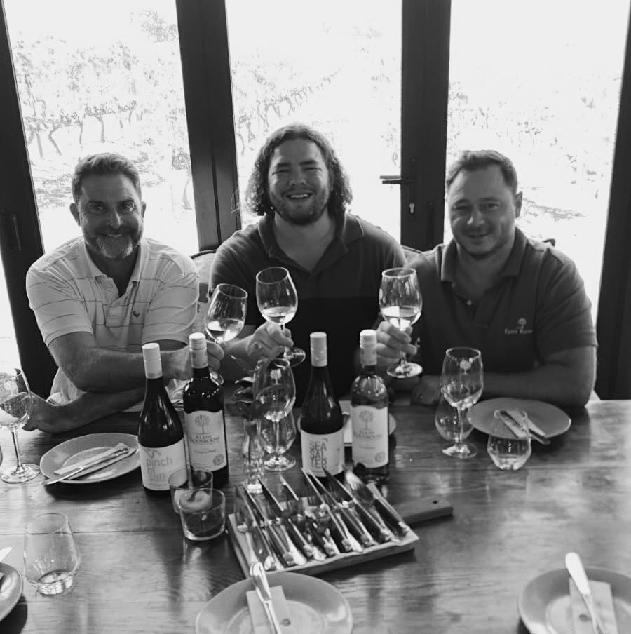 When wine rivals unite for a sip and a laugh! 🍷 Lukas gatecrashing @KleinRoosboom Boutique Winery for some 'quality control' 😉