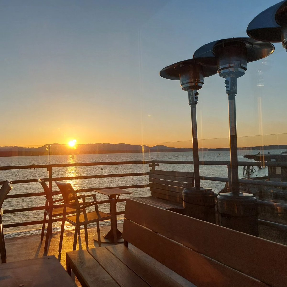 #seattle #seattlewashington #raysboathouse #pugetsound #sunset