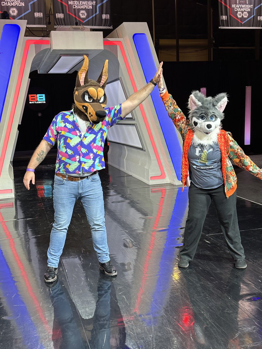 #FursuitFriday with my friend <a href="/thatdieselcat/">Diesel</a>!! Battlebots!!