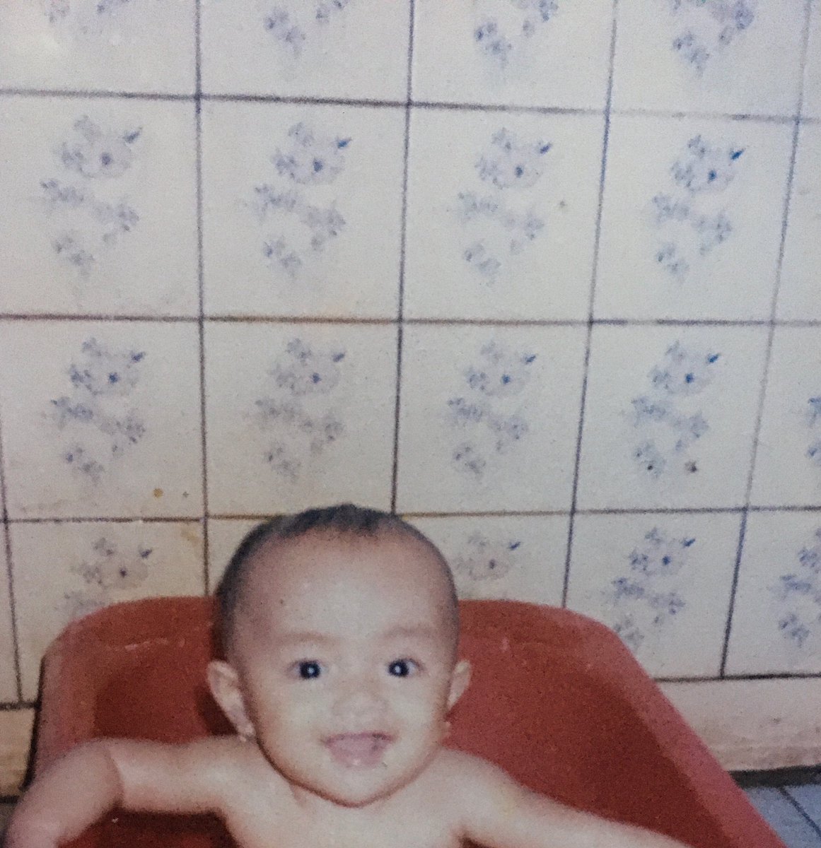 xbigone1's tweet photo. @leeheesang_ the last photo when i was in kindergarten😅😅 https://t.co/KfKw4MoICd
