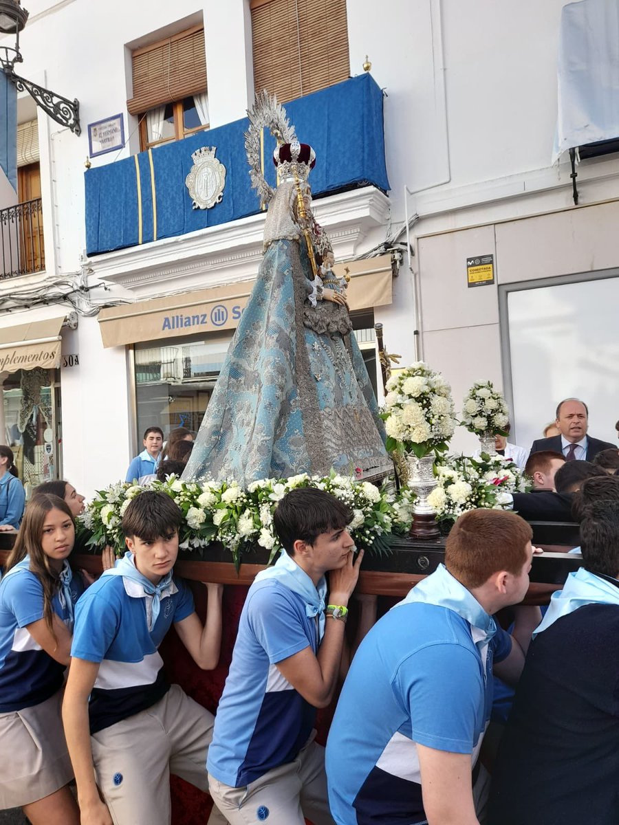 Misiones populares Virgen del Valle de Écija. Hoy con todos los centros educativos de la localidad.
#SacramentalesSevilla24 #GloriasSevilla24 
#TDSCofrade 
#Sevilla #ASacro
📸 @Arrabal83