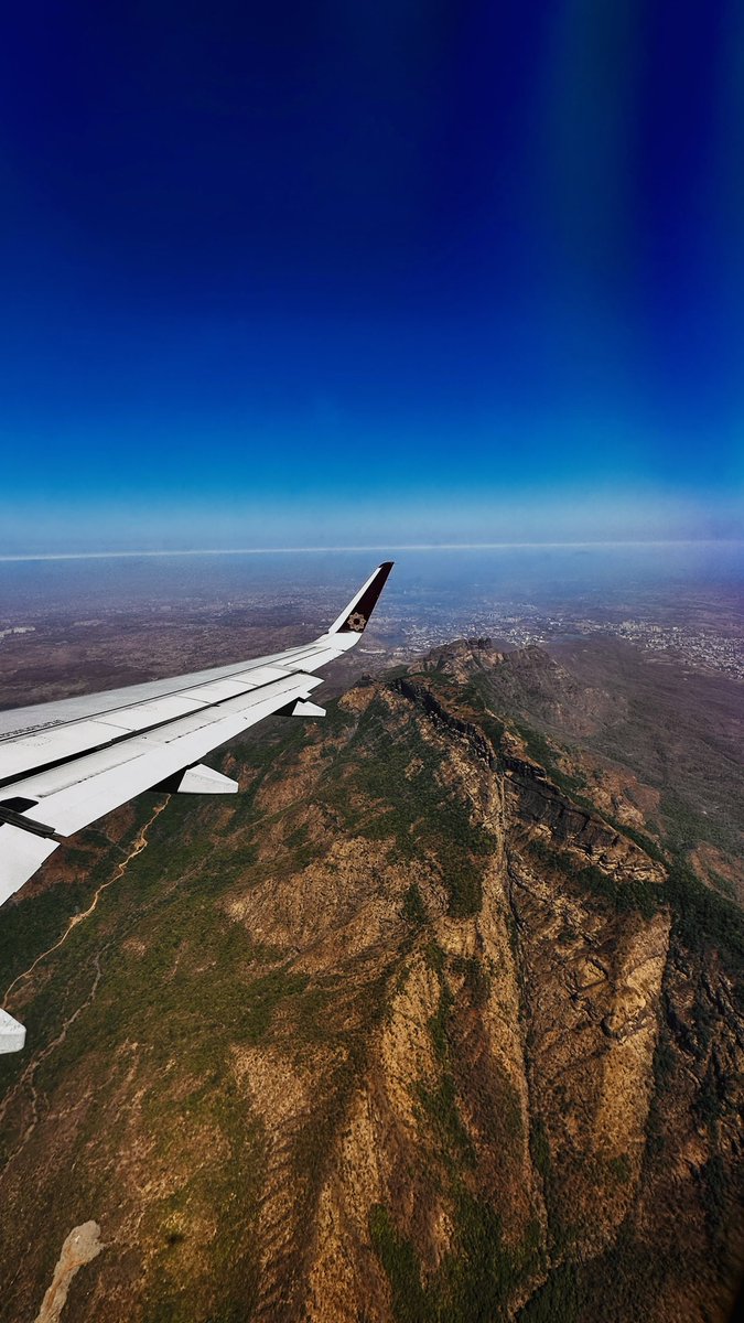 Cruising above nature’s magnificent canvas! Thank you for this stunning click @join2manish The next time you fly with us, click and share your #VistaraView for a chance to get featured on our social media pages.