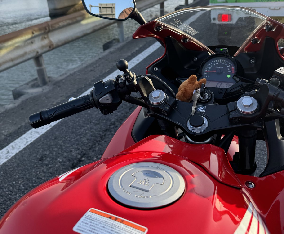 バイク乗り換えました！

名前：uta
年齢：22
性別：🚺
車種：cbr250r
住み：淡路島
好き：バイク🏍 /ラーメン🍜/ 寝ること🐏💤
一言：最近ソロツーばっかなのでのんびりツーリングで良かったら気軽に誘ってください🏍🔰

 #バイク乗りとして軽く自己紹介 
 #バイク好きと繋がりたい