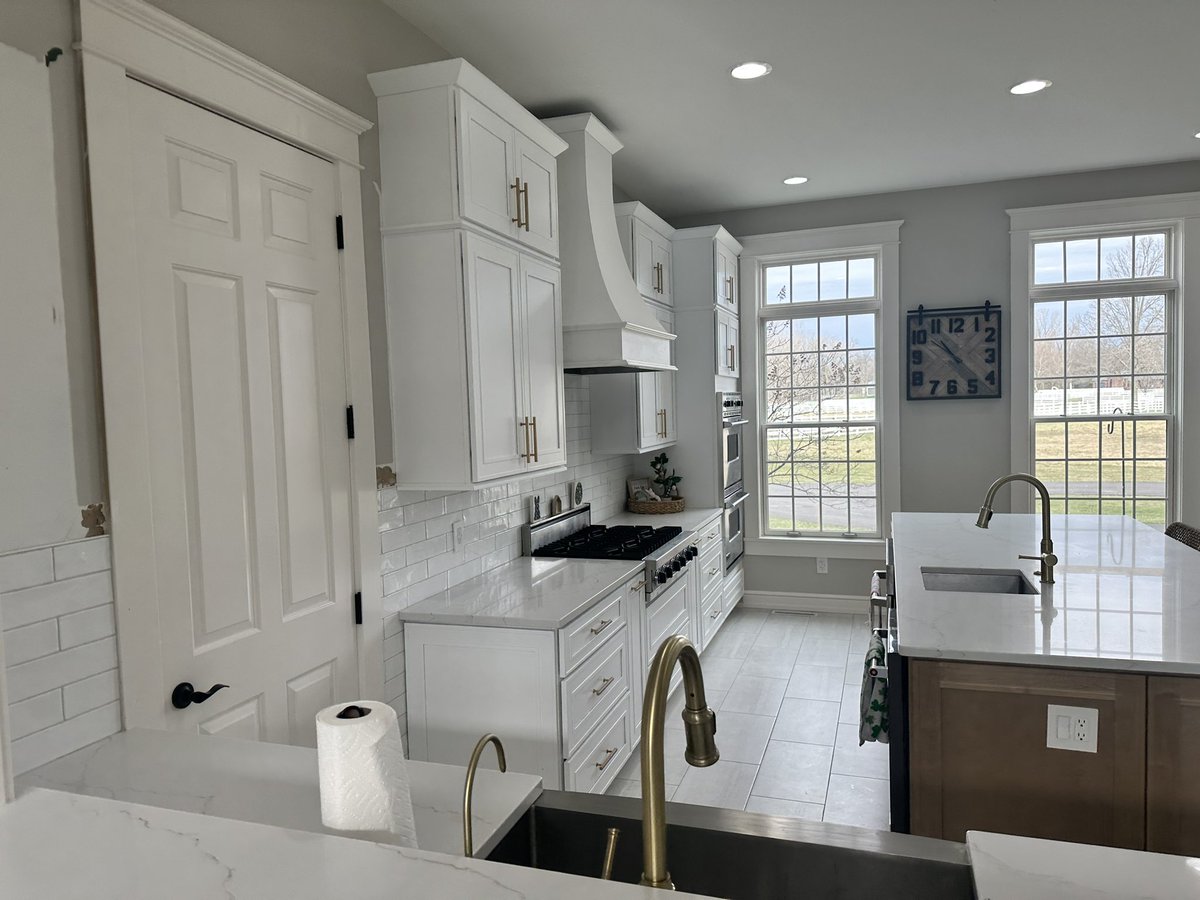 LilyAnnCabinets's tweet photo. Looking for sleek and elegant cabinets? Our NEW Craftsman lines are the perfect match for you! Our Craftsman White and Natural are paired together in this gorgeous kitchen creating a perfect neutral &amp; cozy space! Order FREE samples on our website today and get a FREE 3D design! https://t.co/G23p92b4Pq
