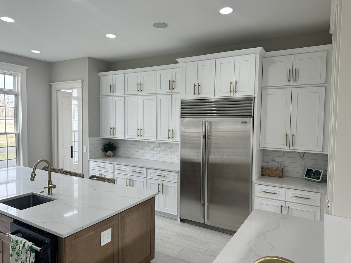 LilyAnnCabinets's tweet photo. Looking for sleek and elegant cabinets? Our NEW Craftsman lines are the perfect match for you! Our Craftsman White and Natural are paired together in this gorgeous kitchen creating a perfect neutral &amp; cozy space! Order FREE samples on our website today and get a FREE 3D design! https://t.co/G23p92b4Pq